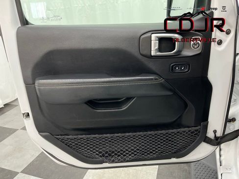 Used 2020 Jeep Wrangler Unlimited Sahara AWD/4WD image 27