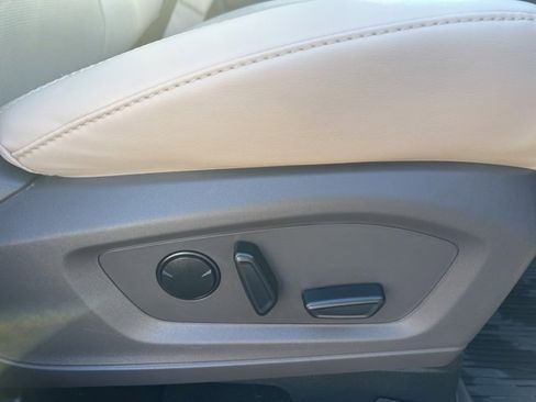 Used 2023 Ford Explorer Platinum w/ Technology Package image 12