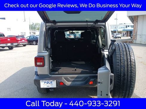 Used 2018 Jeep Wrangler Unlimited Sahara AWD/4WD image 38