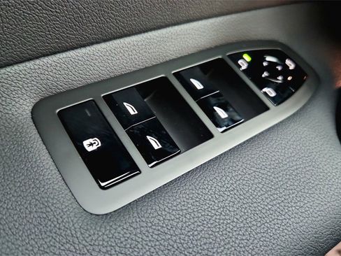 Used 2025 BMW iX xDrive50 w/ Premium Package image 38