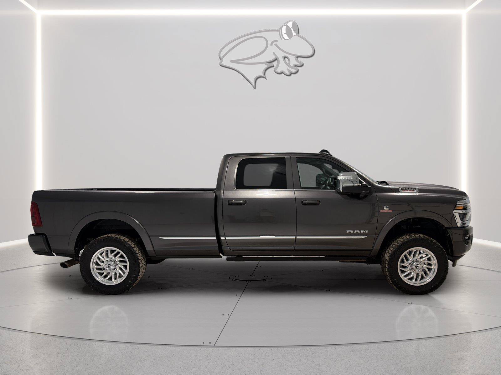 Used 2025 RAM 3500 Limited AWD/4WD image 6