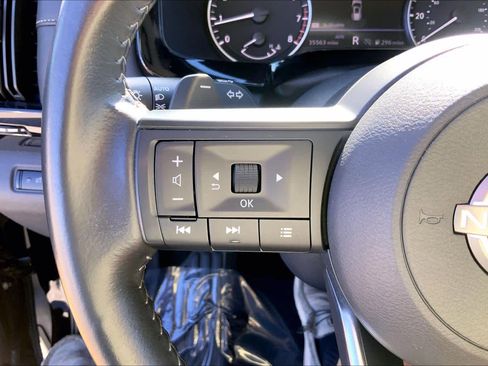 Used 2025 Nissan Pathfinder SV image 21