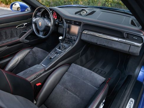 Used 2016 Porsche 911 Cabriolet image 15