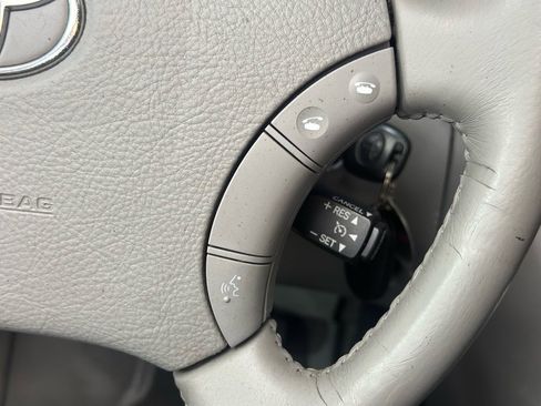 Used 2010 Toyota Sienna XLE image 30