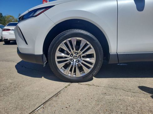 Used 2023 Toyota Venza XLE image 34