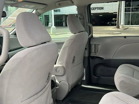 Used 2020 Toyota Sienna LE FWD image 21