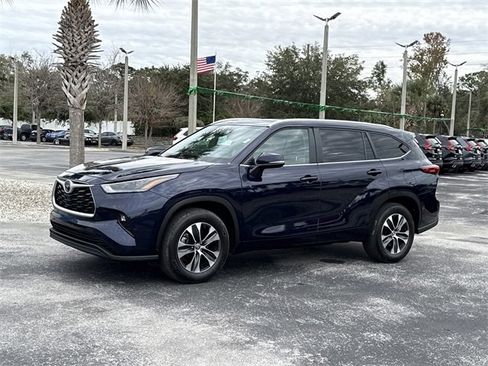 Used 2023 Toyota Highlander XLE image 15