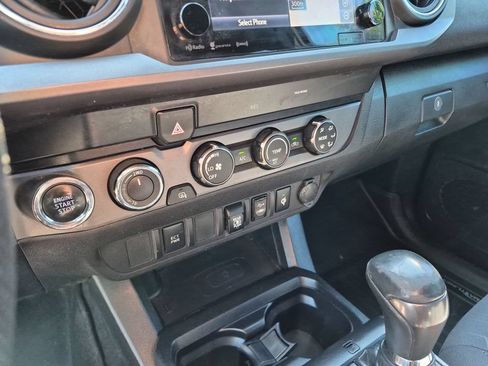 Used 2019 Toyota Tacoma TRD Off-Road AWD/4WD image 26