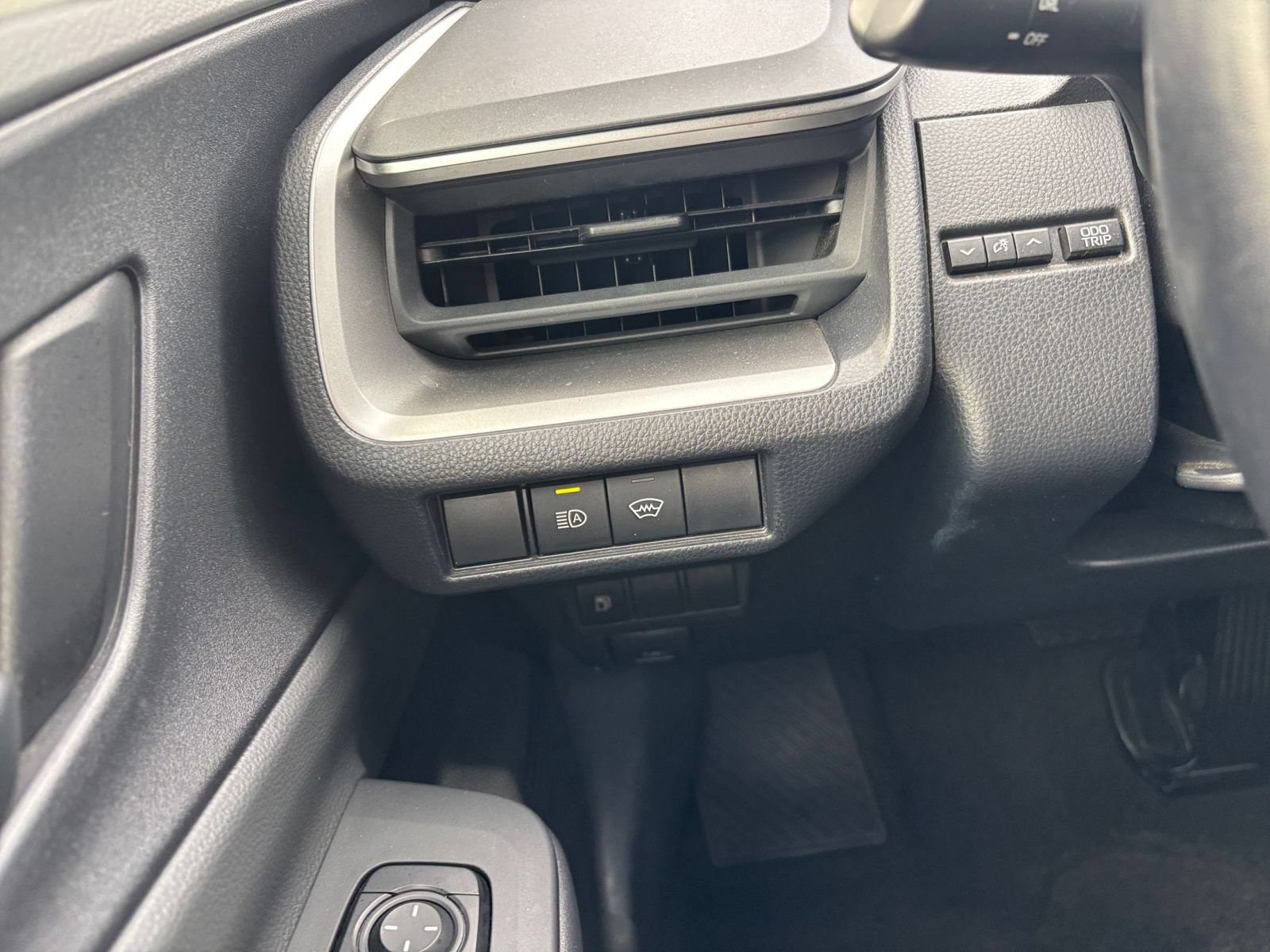 Used 2023 Toyota Prius LE FWD image 31