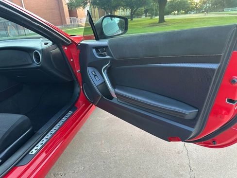 Used 2019 Toyota 86 RWD image 18