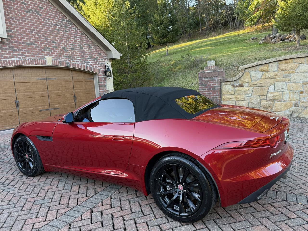 Used 2015 Jaguar F-TYPE Convertible RWD image 9