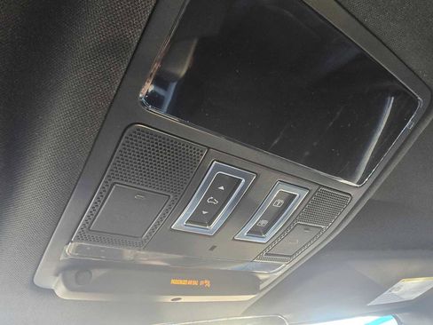 New 2026 Land Rover Defender 110 X-Dynamic SE image 32