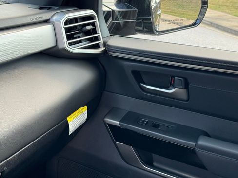 Used 2025 Toyota Tundra Limited image 34