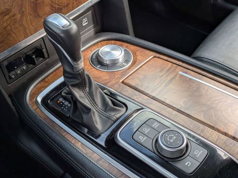 Used 2024 Nissan Armada SL image 23