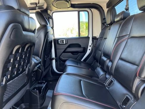 Used 2021 Jeep Gladiator Rubicon w/ Dual Top Group AWD/4WD image 18