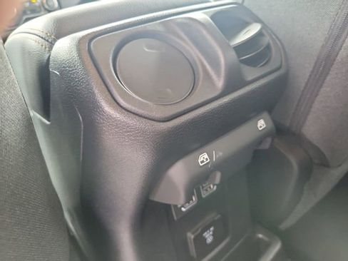 Used 2025 Jeep Wrangler Unlimited Sahara AWD/4WD image 31
