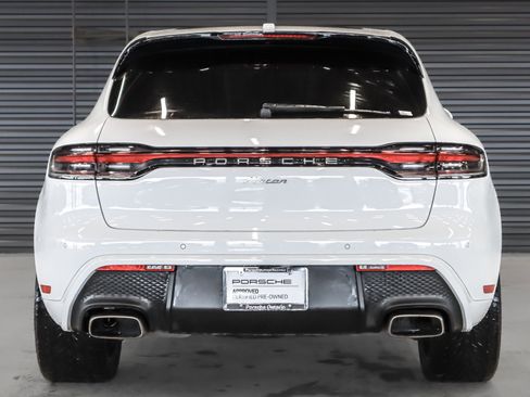 Certified 2022 Porsche Macan image 9