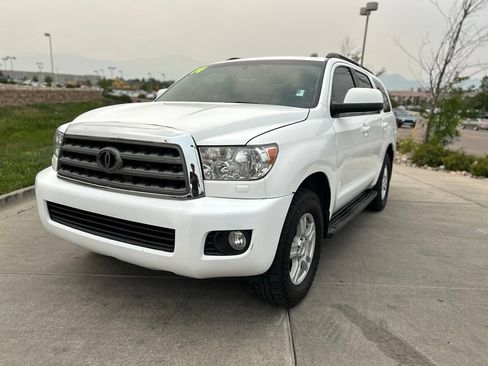 Used 2014 Toyota Sequoia SR5 AWD/4WD image 3