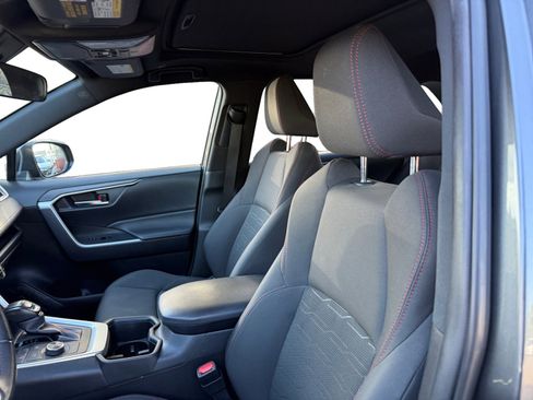 Used 2024 Toyota RAV4 SE image 10