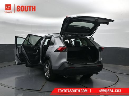 Used 2025 Toyota RAV4 XLE AWD/4WD image 54