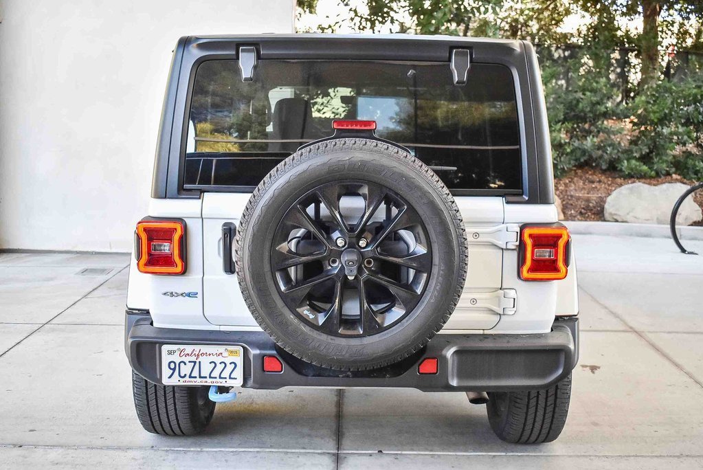 Used 2023 Jeep Wrangler Unlimited Sahara AWD/4WD image 5