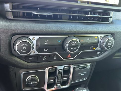 Used 2025 Jeep Wrangler Unlimited Sport AWD/4WD image 45