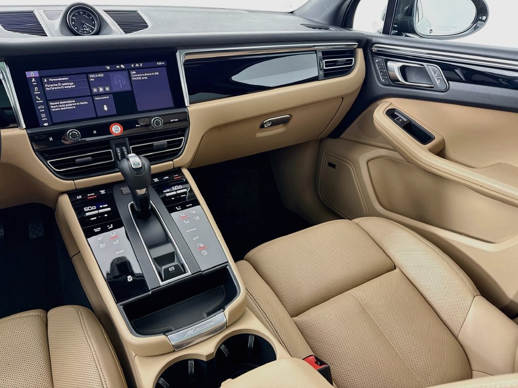Certified 2026 Porsche Macan AWD/4WD image 26