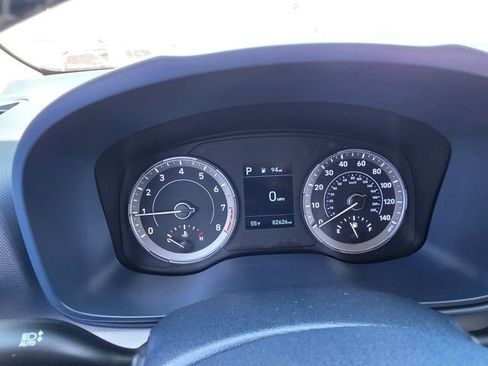 Used 2020 Hyundai Venue FWD image 13