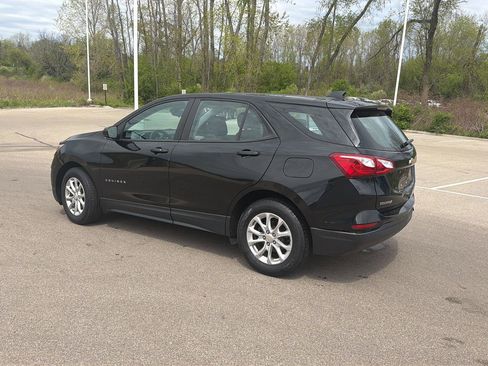 Used 2020 Chevrolet Equinox LS FWD image 3