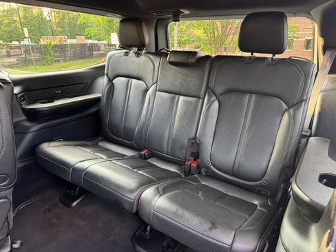 Used 2024 Jeep Wagoneer Series II AWD/4WD image 12