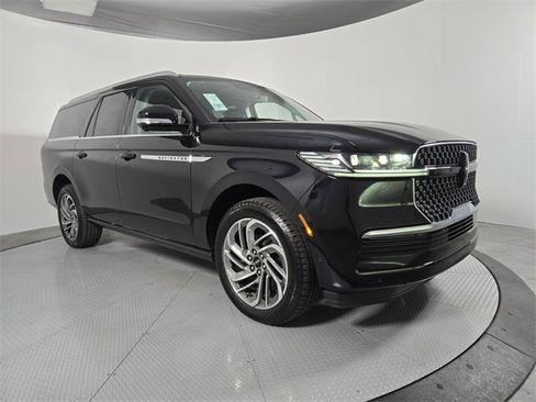 New 2025 Lincoln Navigator L Reserve image 2