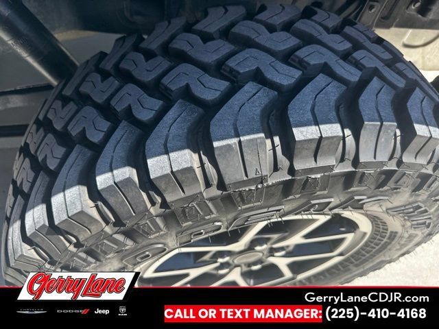 Used 2025 Jeep Gladiator Rubicon AWD/4WD image 9