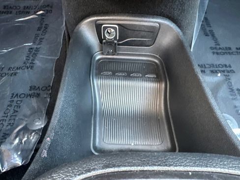 Used 2025 Chrysler Pacifica Select FWD image 20