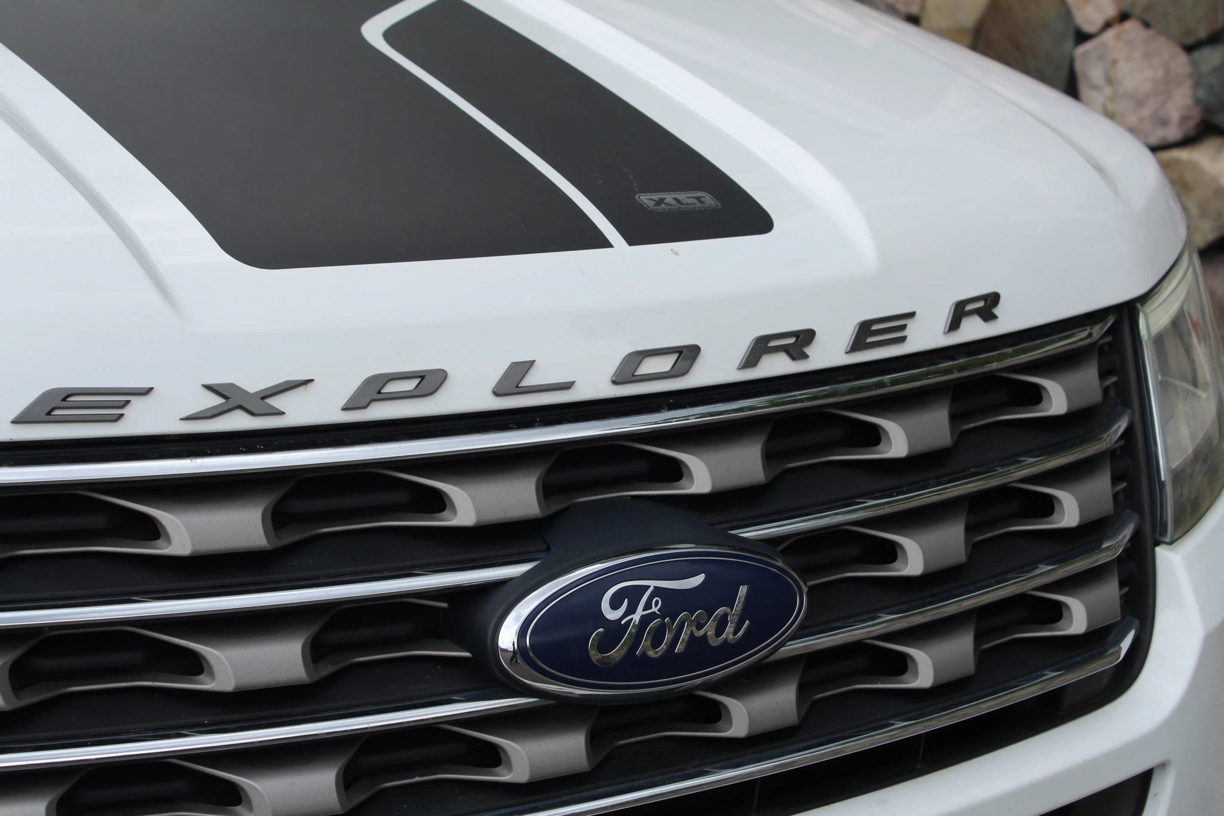 Used 2017 Ford Explorer XLT w/ Equipment Group 202A AWD/4WD image 38