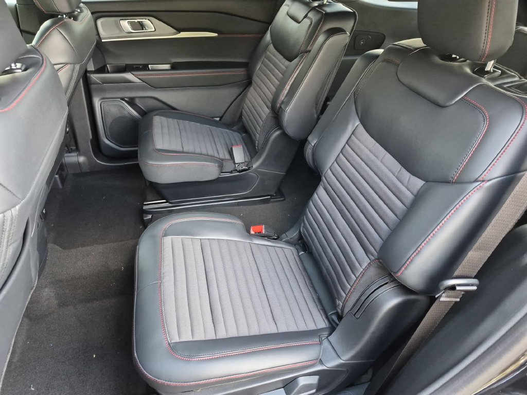 New 2027 Ford Explorer ST-Line w/ Premium Package AWD/4WD image 18