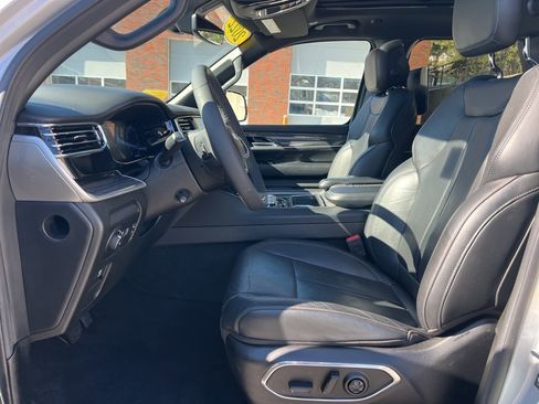 Used 2022 Jeep Wagoneer Series II w/ Premium Group I image 13