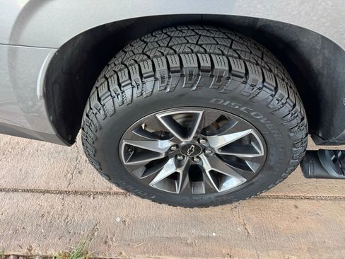 Used 2021 Chevrolet Tahoe Z71 w/ Z71 Off-Road Package image 32