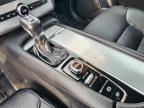 Used 2016 Volvo XC90 T5 Momentum image 19