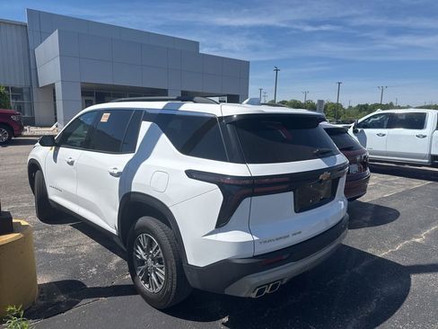 Used 2025 Chevrolet Traverse LT AWD/4WD image 6