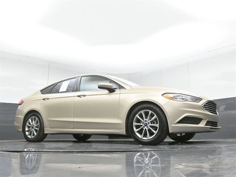 Used 2017 Ford Fusion SE w/ Fusion SE Technology Package FWD image 31
