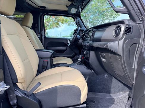 Used 2022 Jeep Wrangler Sport AWD/4WD image 13