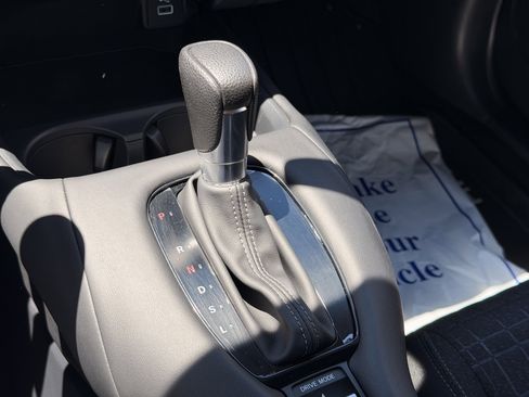 Used 2025 Honda HR-V LX image 18