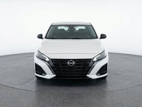 Used 2025 Nissan Altima 2.5 SV FWD image 2