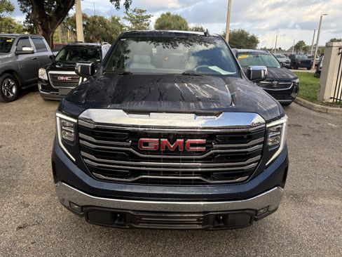 Used 2022 GMC Sierra 1500 SLT w/ SLT Premium Package RWD image 2