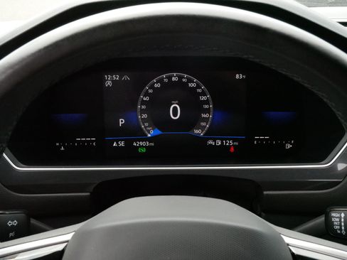 Certified 2023 Volkswagen Tiguan SE R-Line AWD/4WD image 21