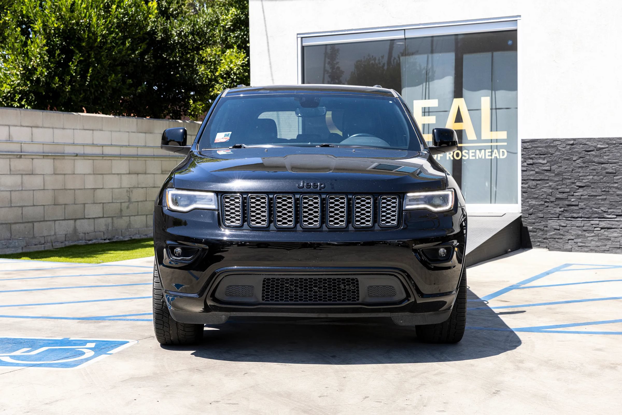 Used 2020 Jeep Grand Cherokee Altitude AWD/4WD image 8