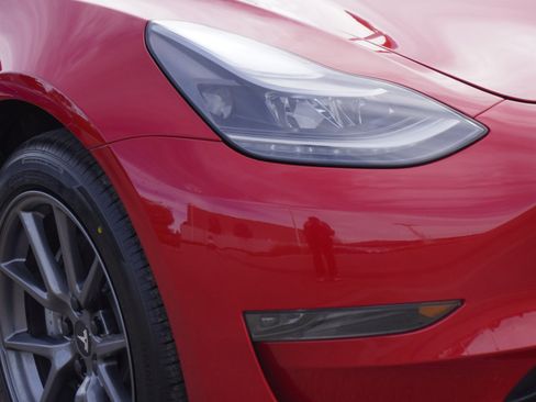 Used 2023 Tesla Model 3 Standard Range image 3