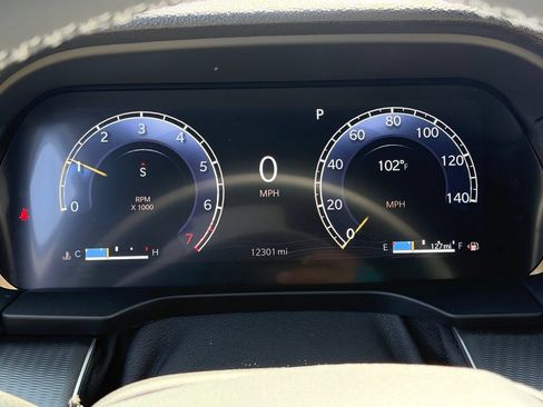 Used 2025 Jeep Grand Cherokee Altitude AWD/4WD image 10