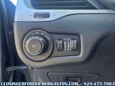 Used 2017 Jeep Cherokee Trailhawk image 27