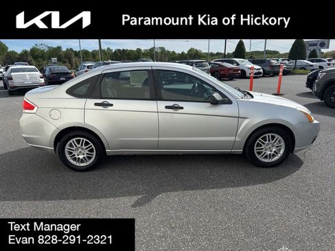 Used 2011 Ford Focus SE w/ 201A Rapid Spec Order Code FWD image 8